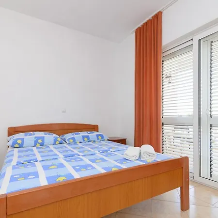 Maris Bed & Breakfast Srima