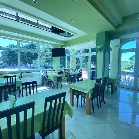 Maris Bed & Breakfast Srima